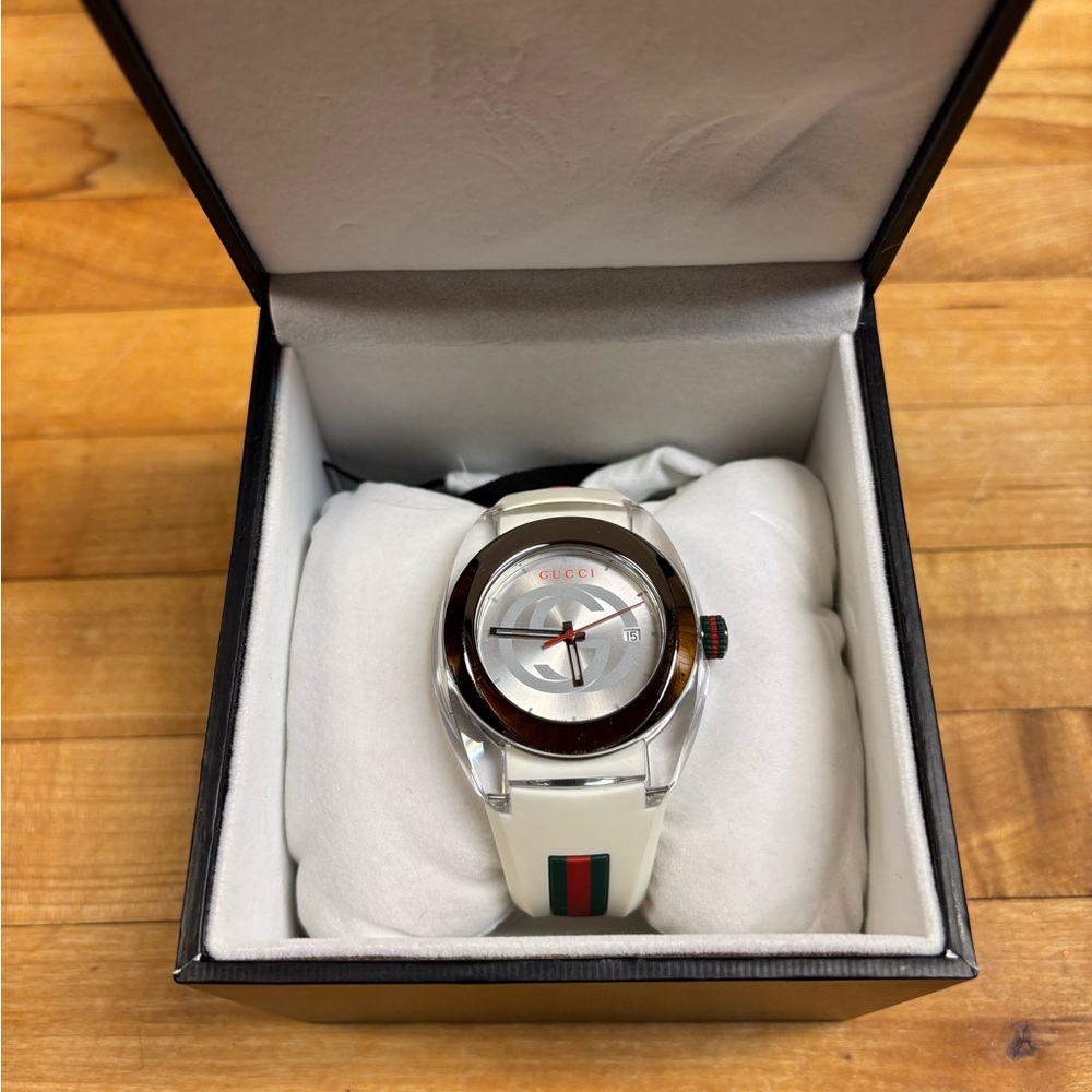 Gucci Sync XXL White Dial Rubber Strap Unisex Watch YA137102 - Brand New in Box